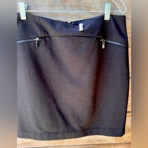 All You’d Want & Nothing More! LAUNDRY by SHELLI SEGAL Clean-Lined Black Skirt